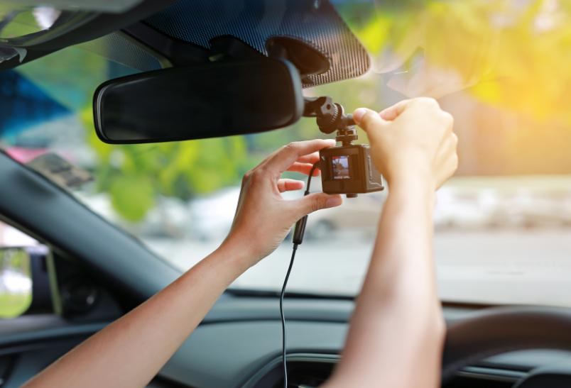 Jak działa inteligentna kamera do samochodu wykorzystująca sztuczną inteligencję?