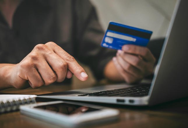 Jak wdrożyć płatności elektroniczne w sklepie internetowym?
