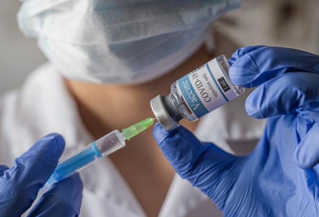 Będzie nowa szczepionka i leki na COVID-19. KE zatwierdziła dokumenty